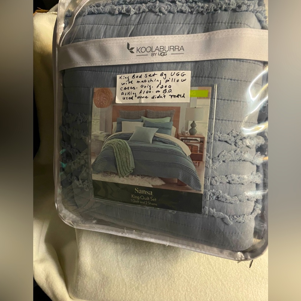 Koolabarro by UGG king size quilted bed spread with pillow cases